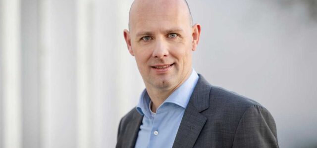 Thalia Dennis Book Vertriebschef