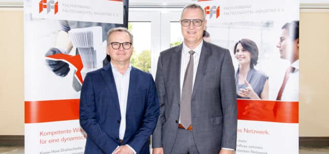 (von links): Christian Schiffers, FFI-Geschäftsführer, mit dem neuen Vorstandssprecher Christian Oetker-Kast. Foto: Fachverband Faltschachtel-Industrie e.V. (FFI)