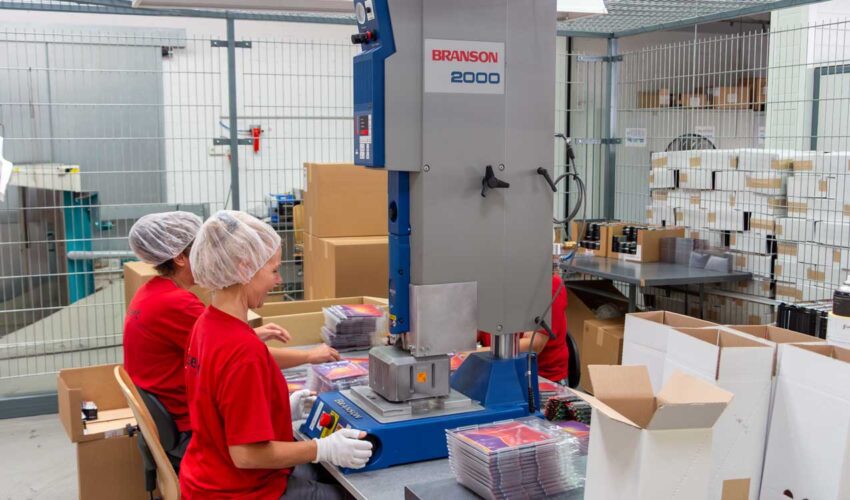 Mit der Konfektionierung geht Seufert den nächsten Schritt in Richtung Full-Service-Anbieter. Foto: Seufert Gesellschaft für transparente Verpackungen mbH