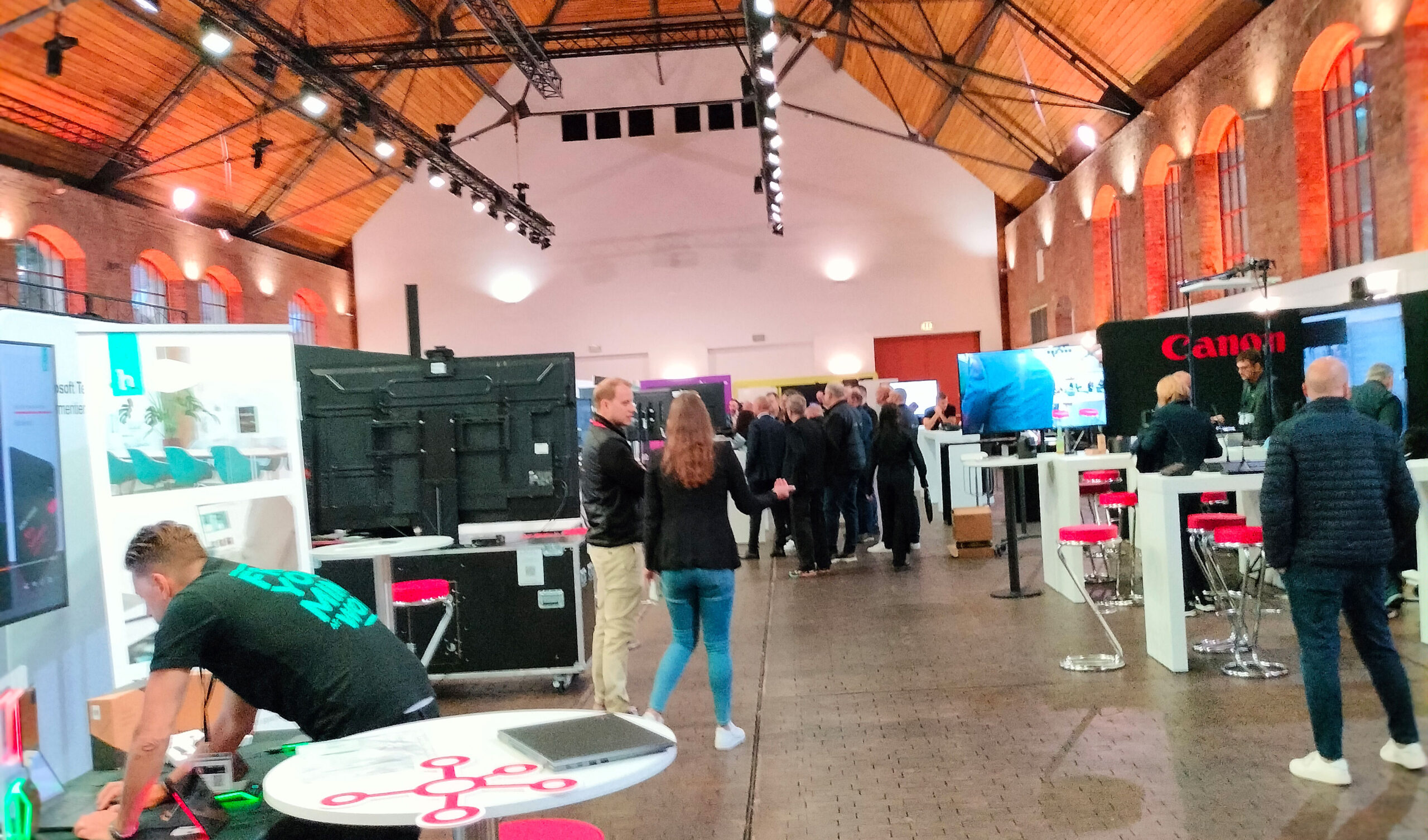 Exert Exertis AV lud nach Stuttgart - display Magazin