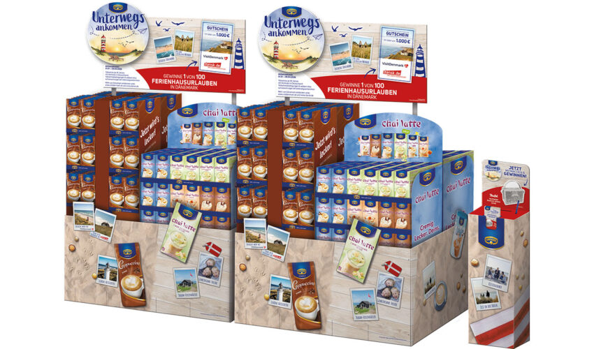 XL-Display der Aktion "Unterwegs ankommen" mit Chai Latte