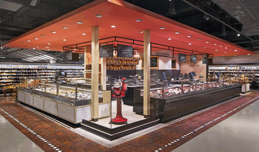 Bestückte Kühltheken und Kühlregale