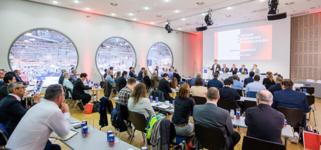 Vollbesetzer Konferenzraum