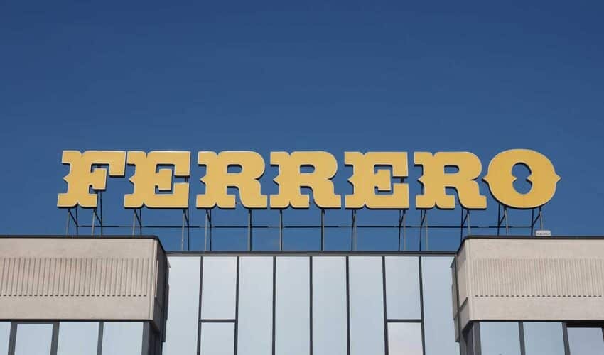 Gebäude mit Schriftzug "Ferrero".
