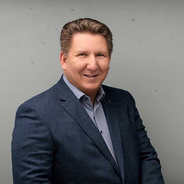 Porträt Roman Lampeter, Geschäftsleiter Wellpappewerk Rondo St. Ruprecht an der Raab.