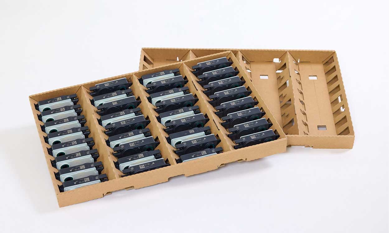 Transporttray für Spiegelmotoren.