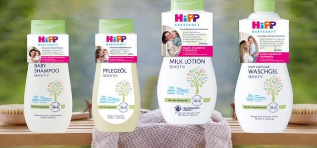 Pflegeprodukte von Hipp auf auf Bank aufgereiht