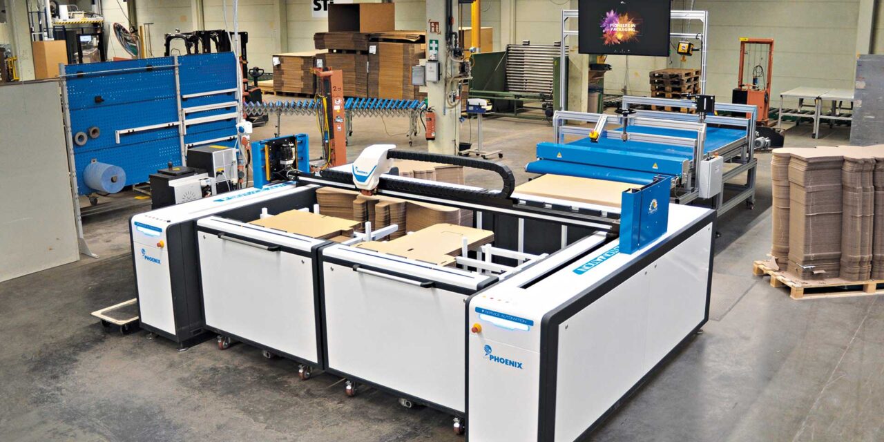 Klebeplotter Phoenix in der Produktionshalle