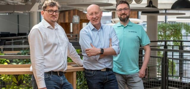 Michał Jaworski, Bogusław Kłodziński und Artur Filar im Comm-Tec Showroom in Warschau