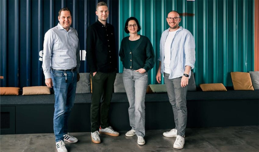 Christopher Evers, Bartenbach-Geschäftsführer Vertrieb, Dominik Schewe, Global Brand Manager und Stefanie Haastert, Team Lead Graphics Hub der BERNER Group, sowie Mario Lohmann, Key Account Manager bei Bartenbach Werbemittel Fullservice