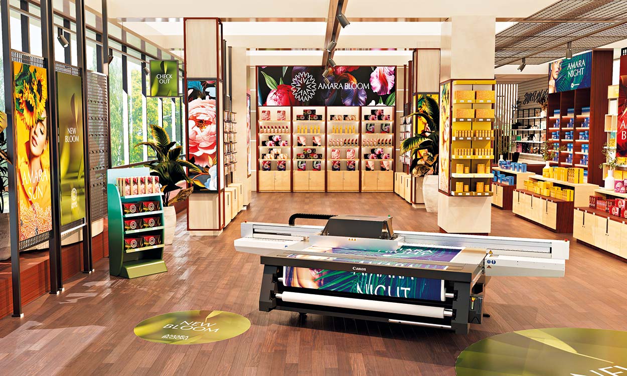 Mit Drucken aus der Arizona-Serie von Canon ausgestatteter Luxus-Store