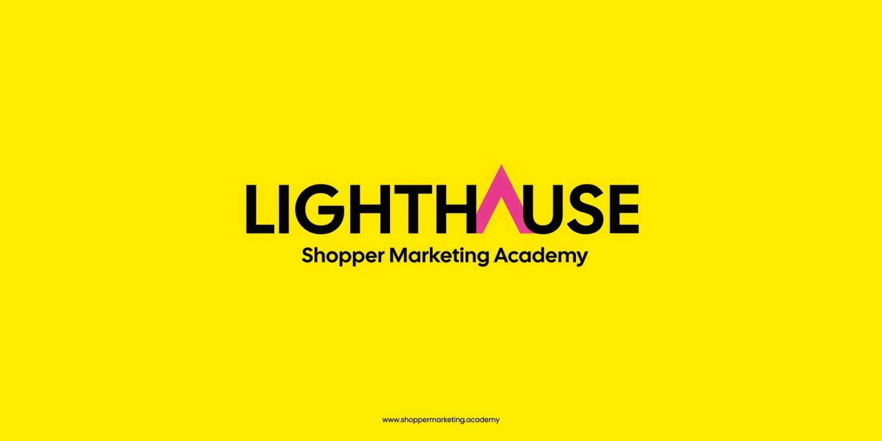 Logo Lightause Shooper Marketing Academy auf gelbem Hintergrund