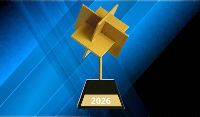 Pokal Display Superstar 2026 vor blauem Hintergrund