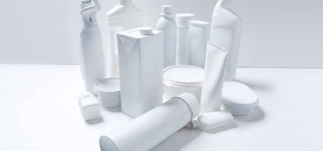 Verschiedene weiße Verpackungen