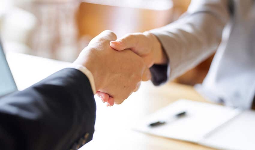 Handschlag zum Geschäftsabschluss