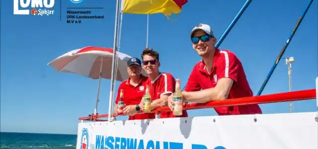 Drei Rettungsschwimmer auf Turm
