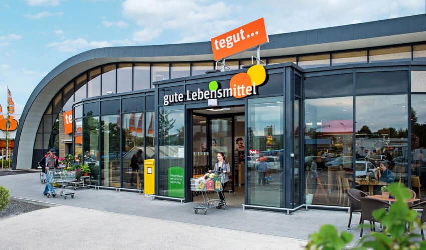 Kundin verlässt tegut-Filiale