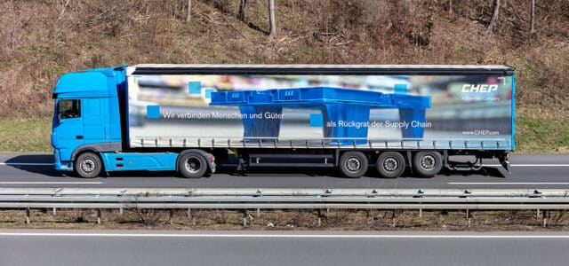 LKW mit Plane von Chep