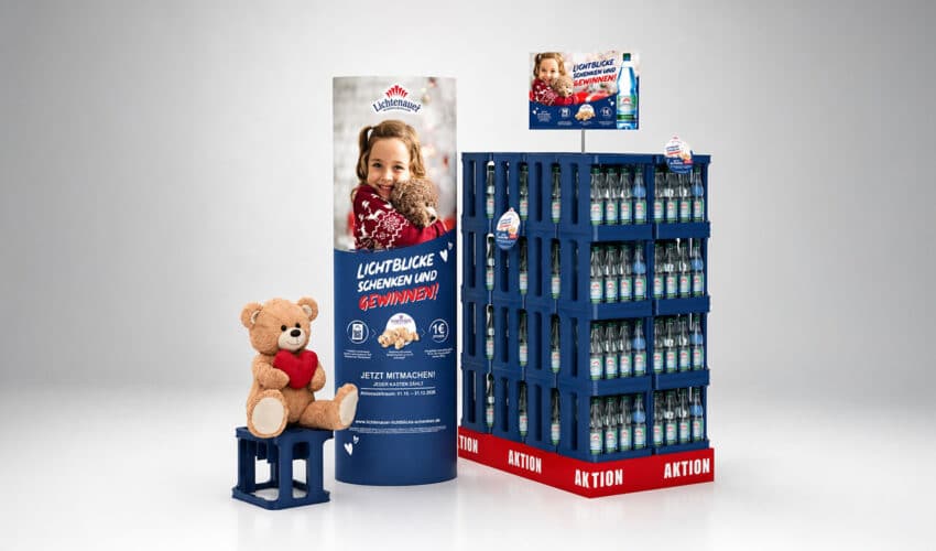 Wasserkästen, großer Teddybär und Aufsteller für Lichtblicke-Aktion von Lichtenauer
